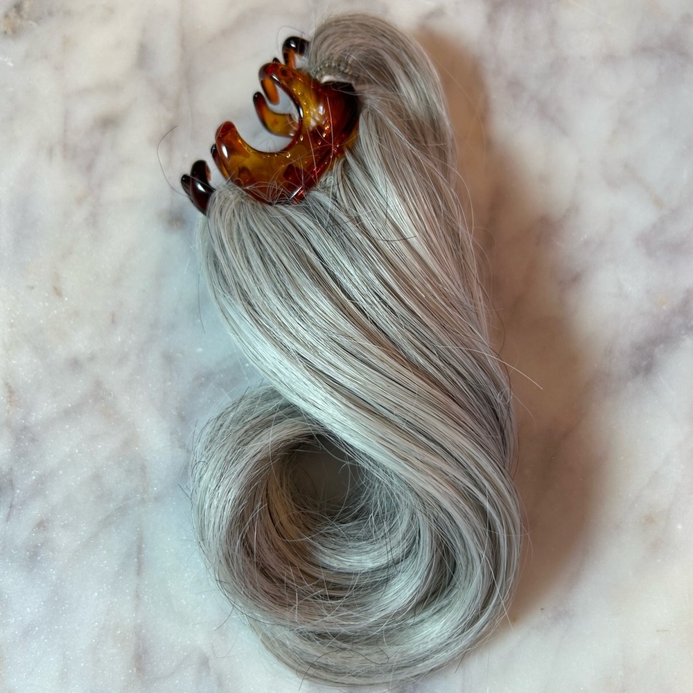 JuvaBun Clip Ponytail Grey/ White